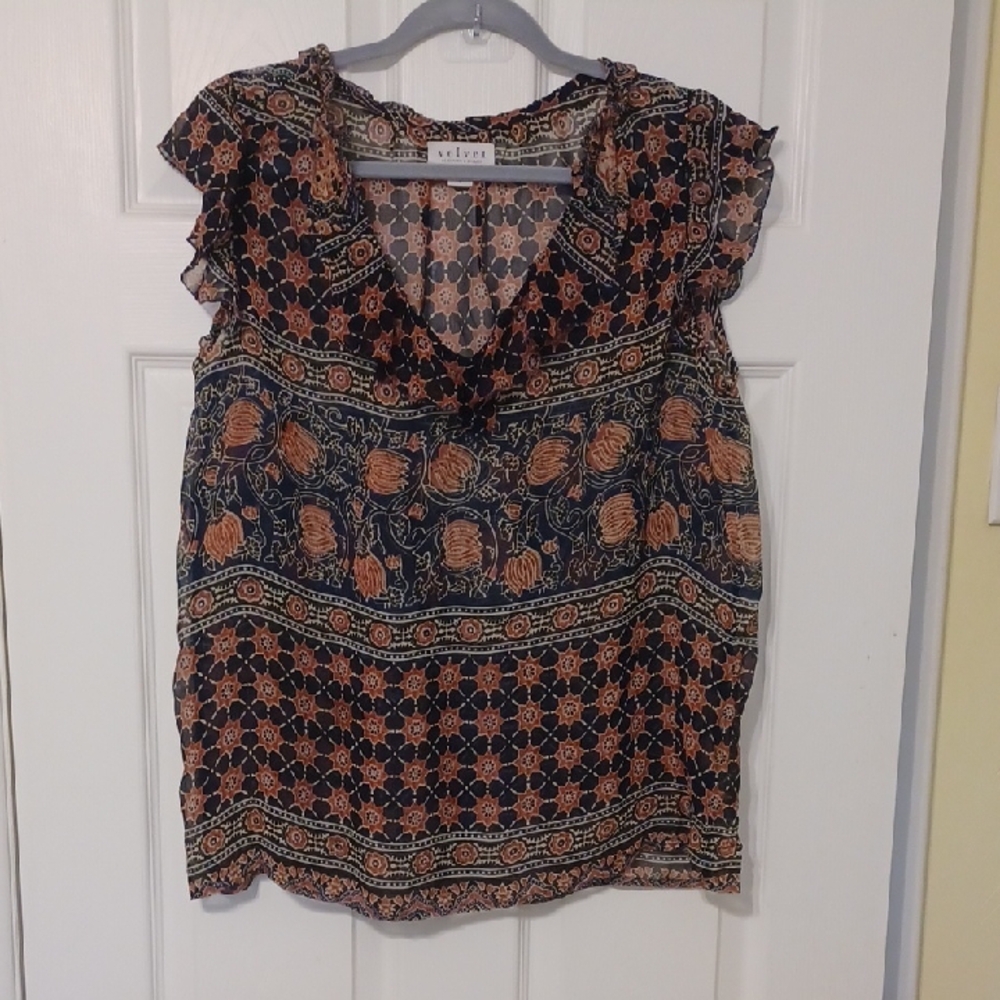 Velvet by Graham & Spencer sz L, Black and Coral Floral Viscose Chiffon Blouse.
